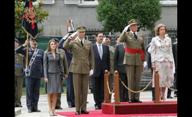 Sus Majestades los Reyes y Sus Altezas Reales los Príncipes de Asturias durante el acto.