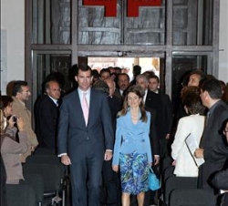 Don Felipe y Doña Letizia,  a su llegada al Instituto Cervantes de Palermo