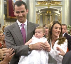 Los Príncipes de Asturias con su hija, la infanta Leonor, en la Basílica de Nuestra Señora de Atocha,