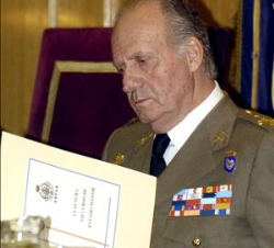 Don Juan Carlos durante la clausura del Curso de Estado Mayor de la Escuela Superior de las Fuerzas Armadas