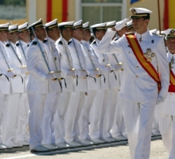 Don Felipe pasa revista al Batallón de Alumnos