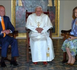Encuentro de Su Santidad el Papa con Sus Majestades los Reyes en el Salón Dorado del Palau de la Generalitat