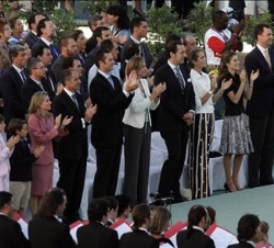 Los Príncipes de Asturias, los Duques de Lugo y los Duques de Palma, con el presidente de la Generalitat Valenciana y su familia, en el Encuentro fest