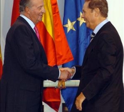 Su Majestad el Rey entrega a Gabriel Escarrer la Medalla de Oro de las Islas Baleares