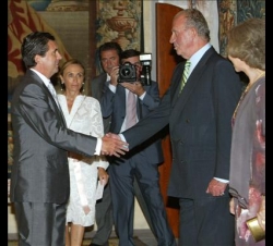 Su Majestad el Rey recibe el saludo del presidente del Govern Balear, Jaume Matas