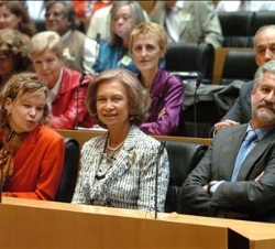 La Reina acompañada del presidente del Congreso de los Diputados, Manuel Marín, y de la secretaria de Estado de Cooperación, Leire Pajín