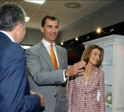 Los Príncipes de Asturias, durante su visita al CIT de la Madera-Mueble de Andalucía