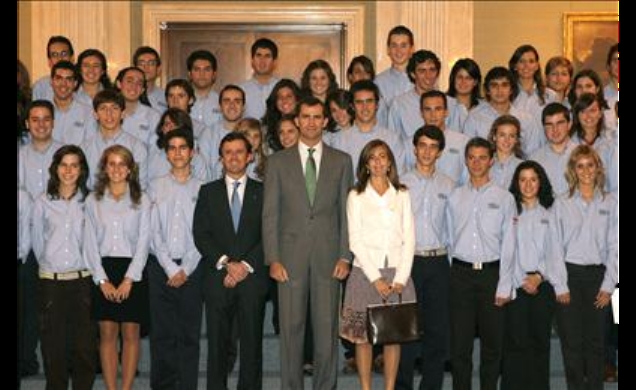 Don Felipe, con los alumnos del programa de becas Europa"Una Aventura Universitaria"