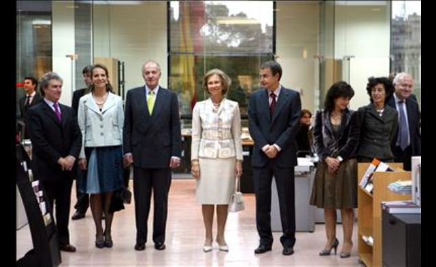 Sus Majestades los Reyes y Su Alteza Real la Infanta Doña Elena durante la inauguración