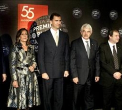 Su Alteza Real el Príncipe de Asturias junto al presidente de la Generalitat de Cataluña, Pasqual Maragall; el alcalde de Barcelona, Jordi Hereu y su 