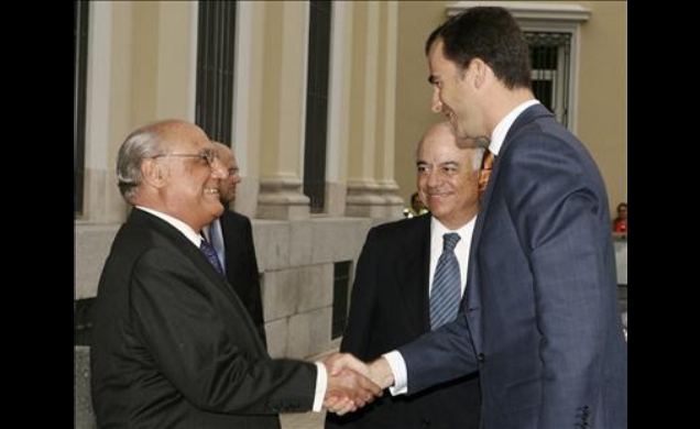El Príncipe saluda al presidente del Tribunal Supremo y del Consejo General del Poder Judicial, Francisco José Hernando