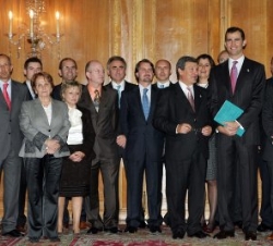 El Príncipe de Asturias junto a la directiva del Club Asturiano de Calidad