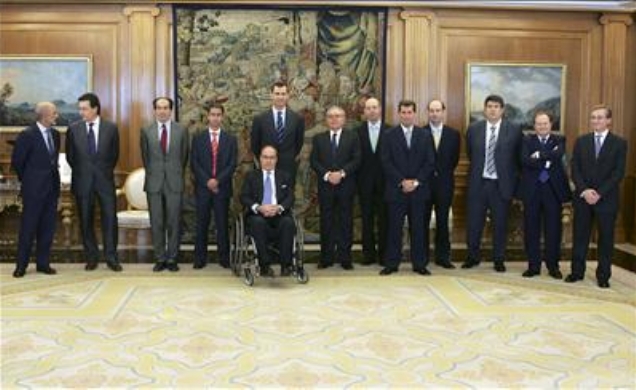 Su Alteza Real el Príncipe de Asturias con los representantes de la "Fundación DMR Consulting"