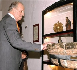 Don Juan Carlos durante su visita al museo de la Casa de la Independencia
