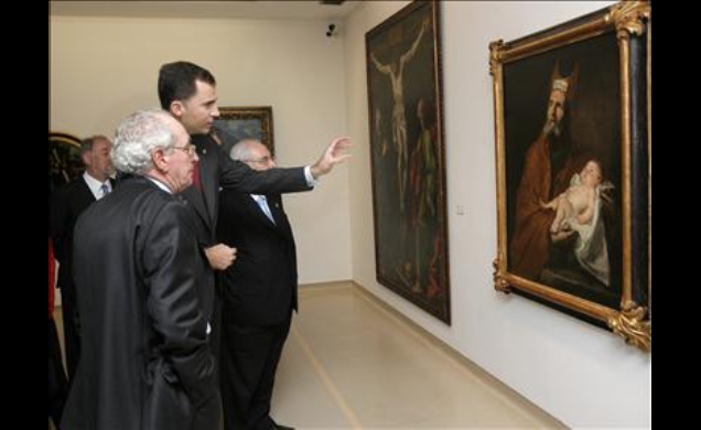Su Alteza Real el Príncipe de Asturias, durante su visita a la exposición