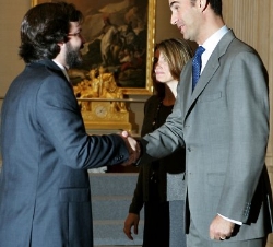 Los Príncipes saludan al presidente de Nuevas Generaciones, Ignacio Uriarte