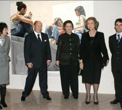 Su Majestad la Reina, con Su Alteza Real la Princesa Irene, la ministra de Educación y Ciencia, el Presidente Ejecutivo de BMW Group España y el ganad