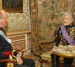 Su Majestad el Rey recibe las cartas credenciales del Embajador de la República de Perú, José Luis Pérez