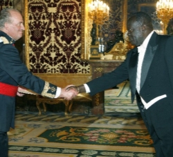 El Rey recibe el saludo del nuevo Embajador de la República de Sudán, Eluzai Moga Yokwe