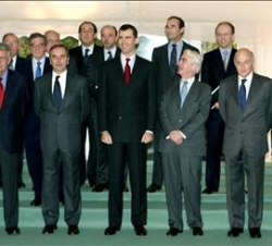 Su Alteza Real, con los asistentes a la reunión del Patronato del Real Instituto Elcano