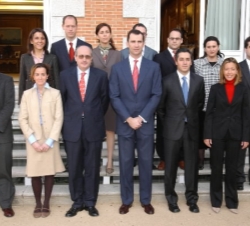 Su Alteza Real el Príncipe de Asturias junto a la última promoción de Técnicos Comerciales y Economistas del Estado