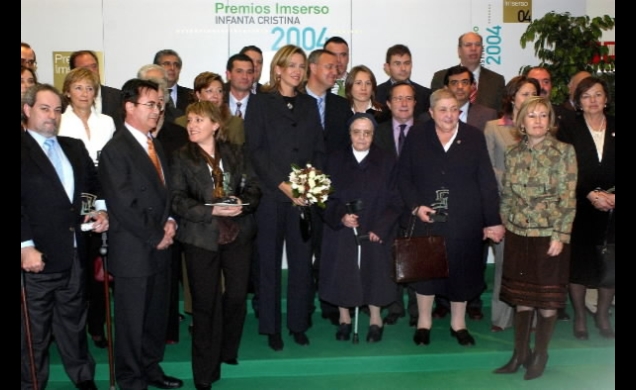 Foto de familia de la Infanta Cristina con los premiados
