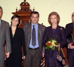 Doña Sofía junto a los galardonados en esta edición