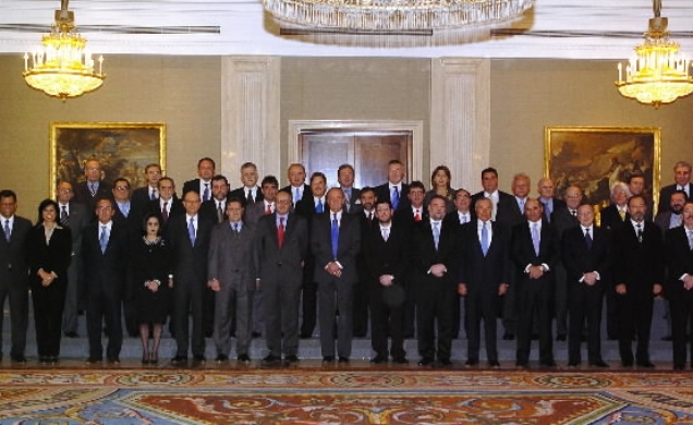 Su Majestad el Rey con los ministros de Turismo de Iberoamérica, autoridades españolas, empresarios y comité organizador de la VIII Conferencia Iberoa