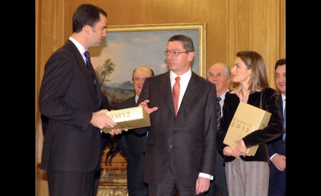 Los Príncipes de Asturias con el Alcalde de Madrid