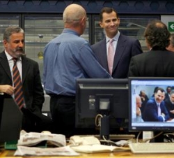 El Príncipe, durante su visita a la sede de El Periódico de Catalunya